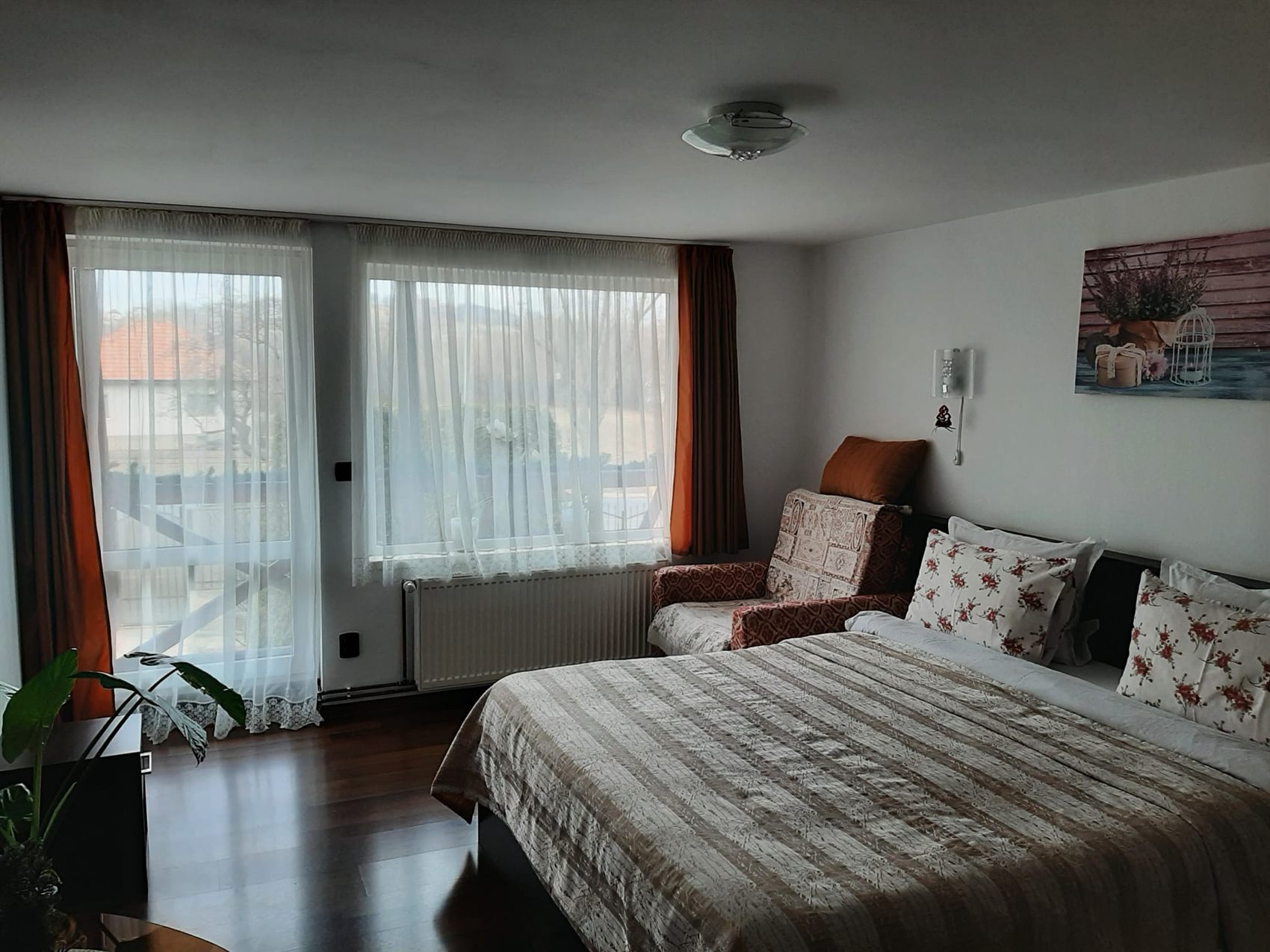 Cameră spațioasă cu balcon